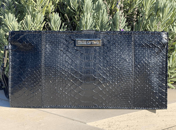 Handbags, Wallets & Cases - Travel Wallet <I> Black<I/>