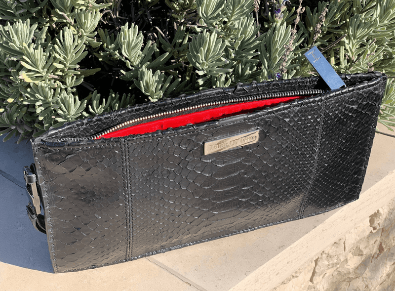 Handbags, Wallets & Cases - Travel Wallet <I> Black<I/>